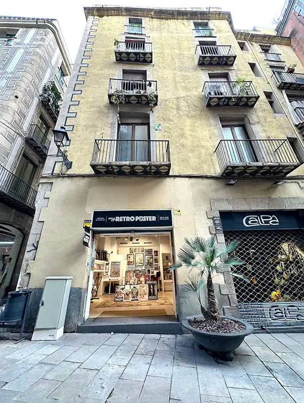 MyRetroPoster Barcelona independent artists gallery entrance in the Gothic Quarter
