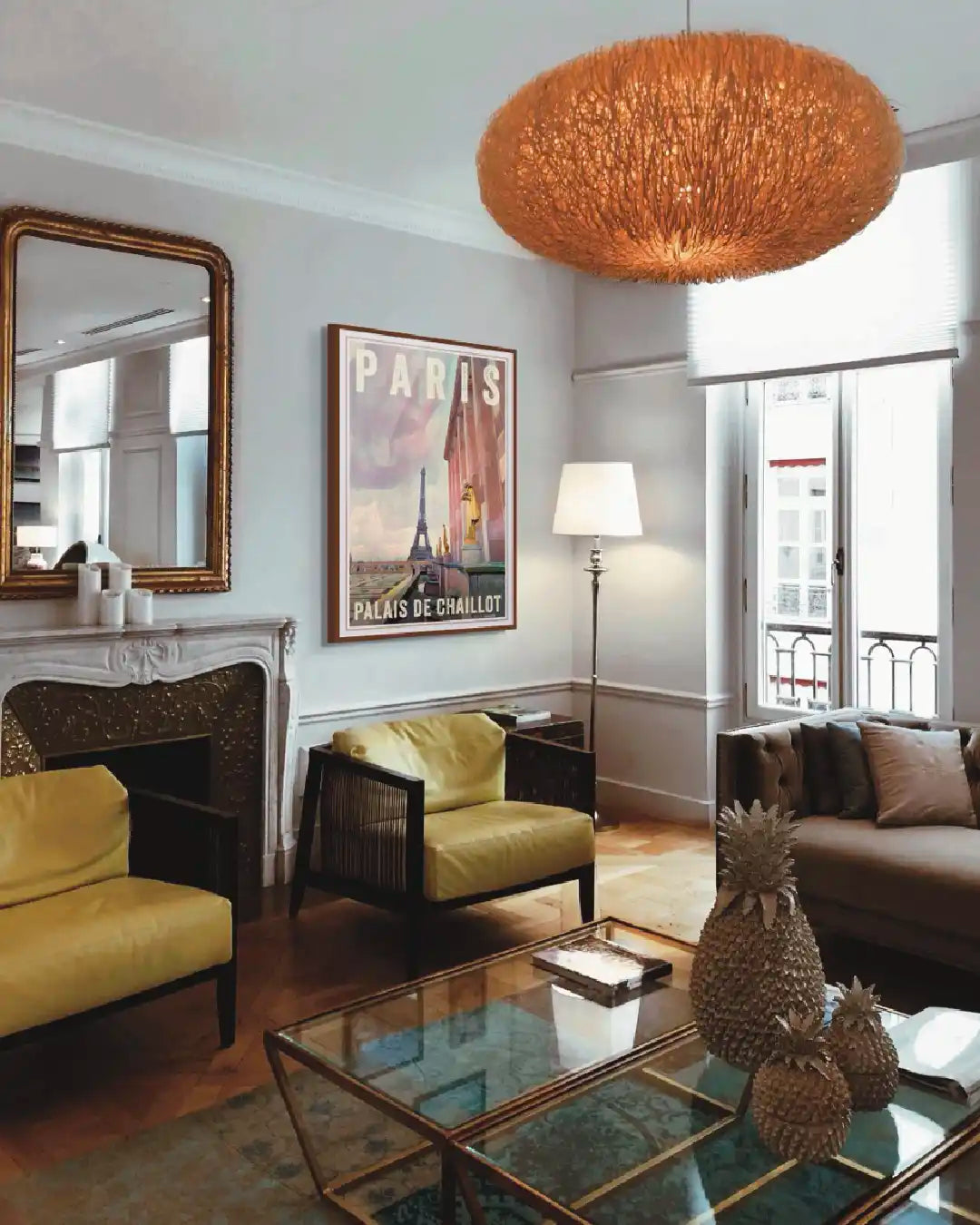 framed collector edition poster by Alecse, limited to 20 prints: “Paris Palais de Chaillot,” featuring the Eiffel Tower with elegant architectural details. Perfect for adding a timeless retro touch to modern interiors.