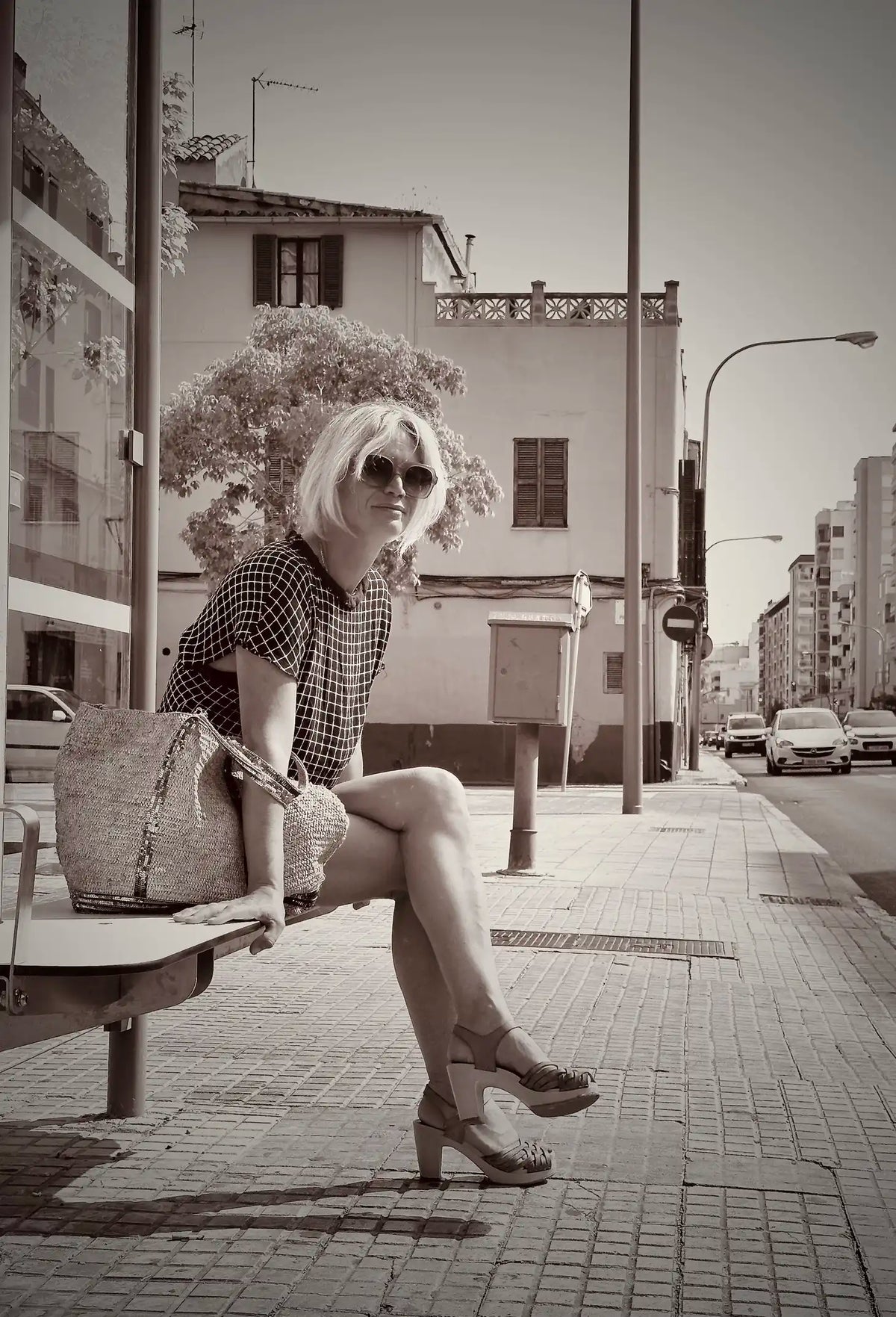 Black and white portrait of Cha, illustrator and co-founder of Myretroposter, sitting in Palma de Mallorca. A mother and retro poster artist known for collections like Soft Pop Studio™, Vintage Exotics™, and The Great Indian Décor™