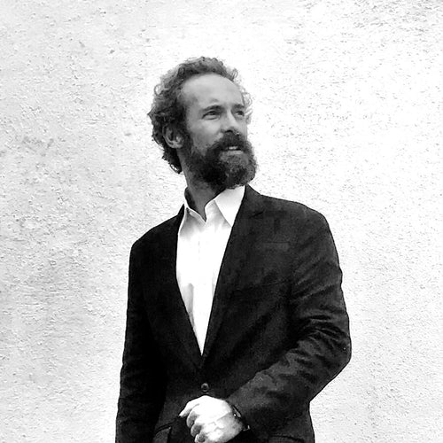 Portrait of Alecse, founder of Myretroposter, known for his vintage travel wall art prints