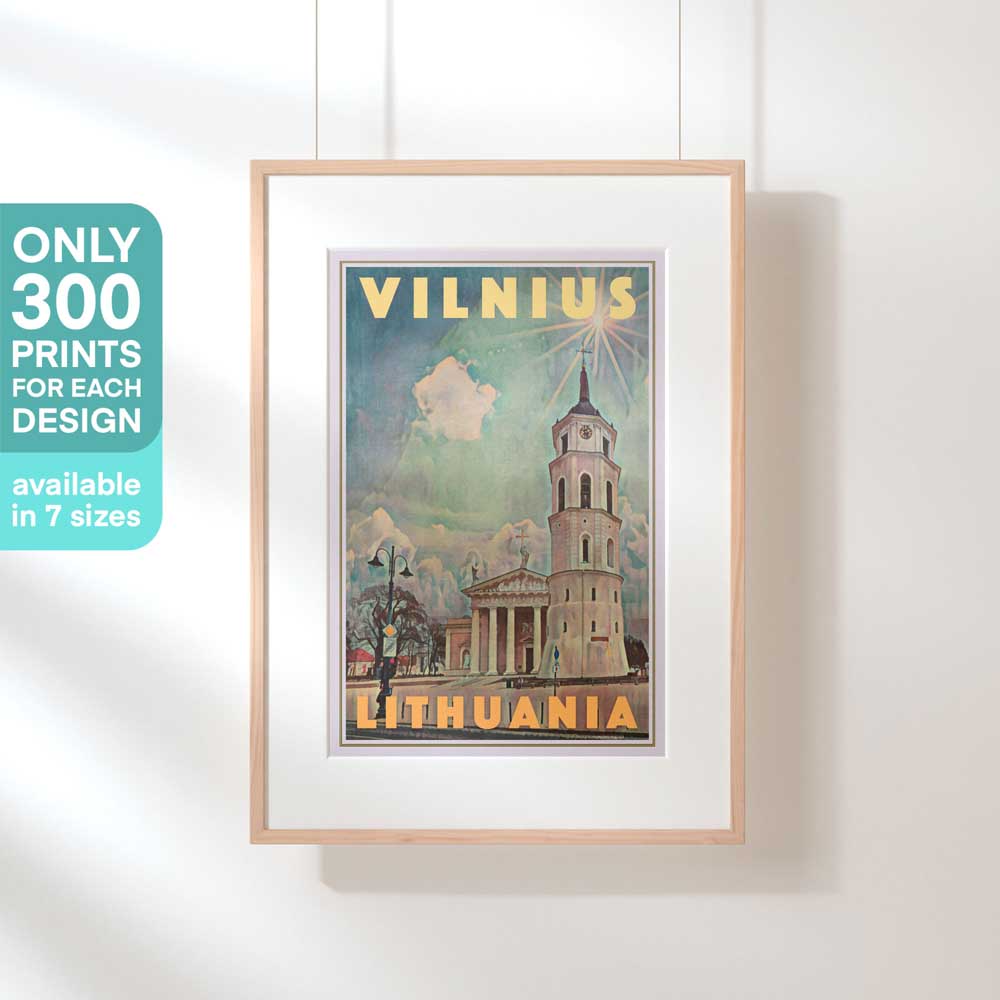 Affiche de Vilnius 'Cathédrale Saint Ladislas' d'Alecse™ exposée dans un cadre suspendu avec une mention en édition limitée (300ex)