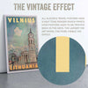 Vue rapprochée de la texture demi-teinte de l'affiche de Vilnius « Cathédrale Saint-Ladislas » d'Alecse™, ajoutant un charme vintage