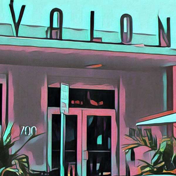 Gros plan sur l'affiche rose de Miami Avalon présentant le style artistique soft focus d'Alecse.