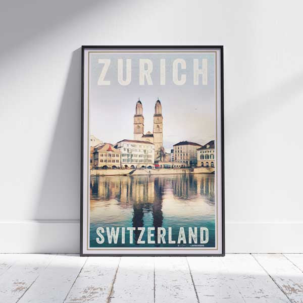 Affiche de voyage zurichoise réalisée par Alecse représentant le Grossmünster et la rivière Limmat dans des tons pastel doux, reflétant la beauté sereine de la Suisse