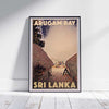 Hutte de pêcheur d'affiche d'Arugam Bay | Affiche de voyage vintage du Sri Lanka par Alecse