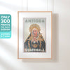 Affiche de la Vierge Marie Antigua encadrée avec élégance, mettant en valeur l'étiquette en édition limitée qui représente l'œuvre exclusive d'Alecse