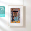 Affiche Kyoto d'Alecse dans un cadre suspendu mettant en valeur l'édition limitée de 300 tirages capturant l'hospitalité japonaise traditionnelle